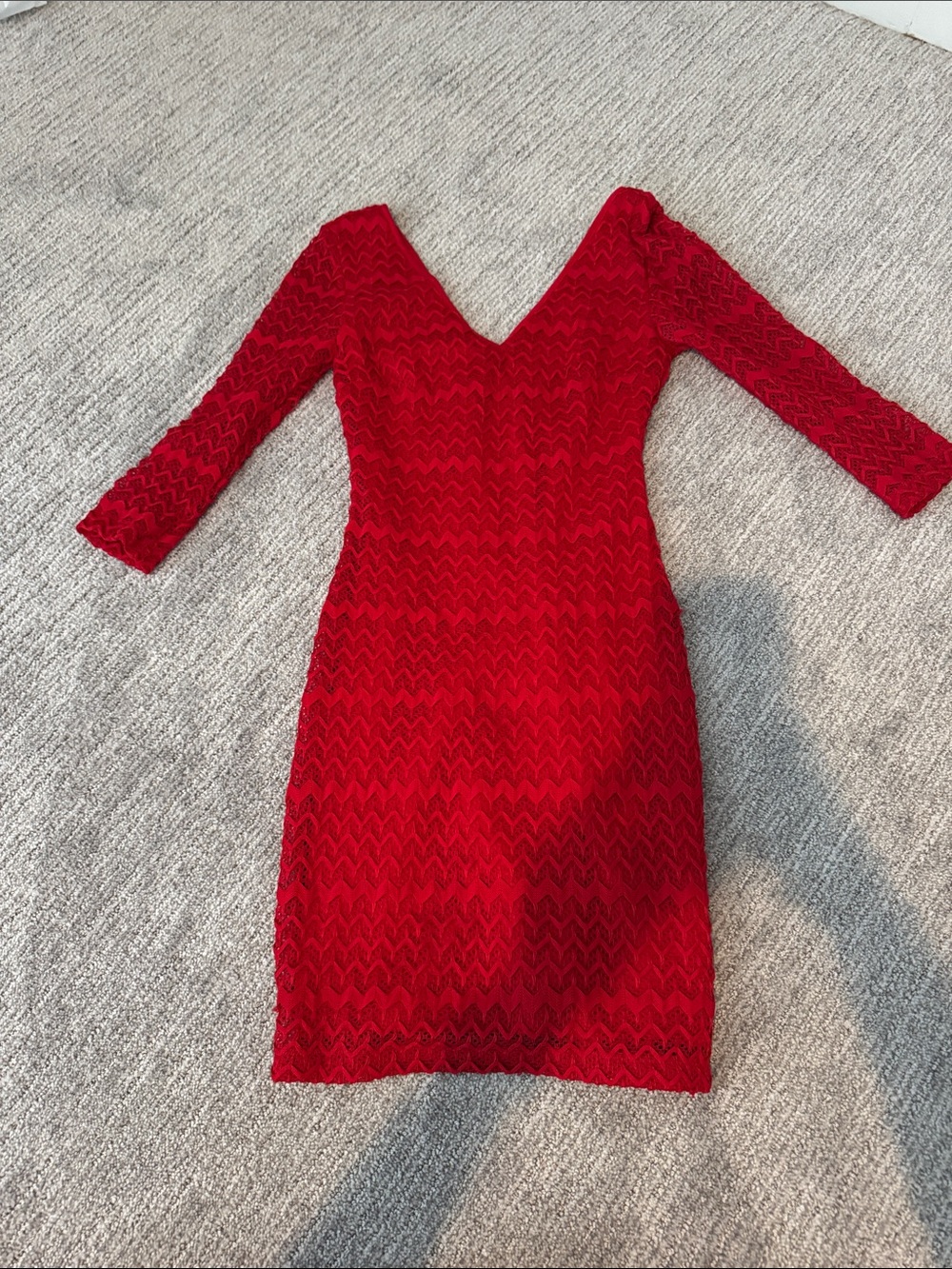 Guess Red Lace V‑Neck Long Sleeve Bodycon Dress